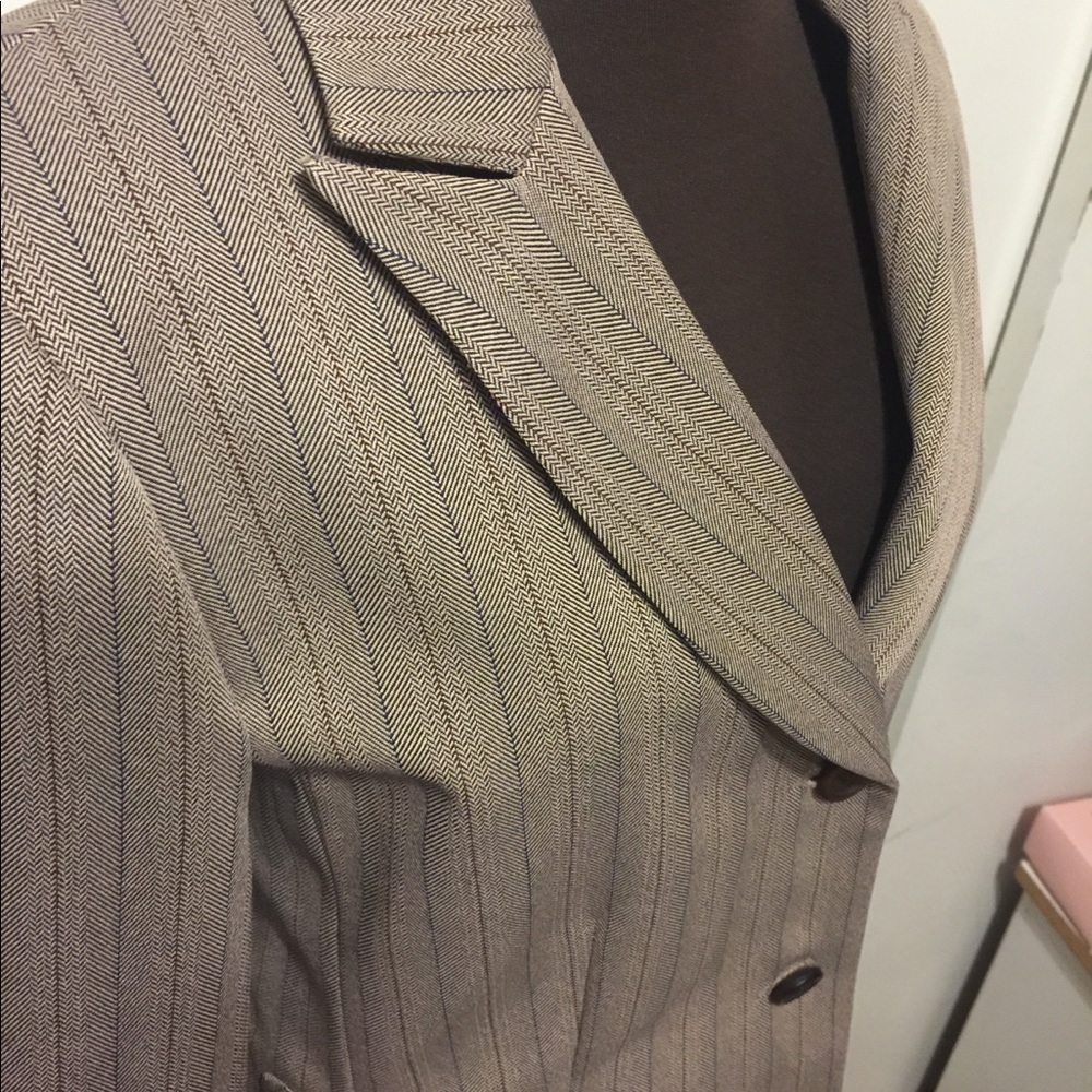 Pin striped suit - Picture 7 of 8